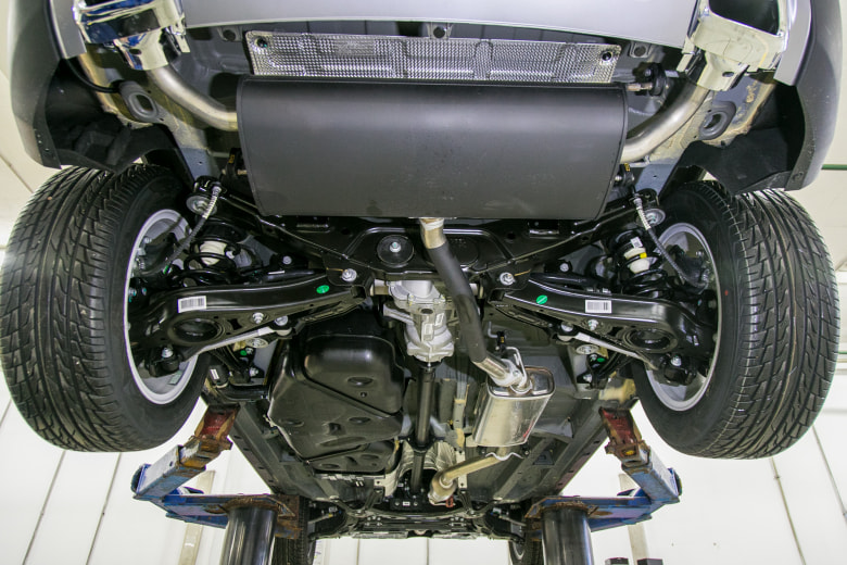 Диагностика задней подвески Джили на подъемнике