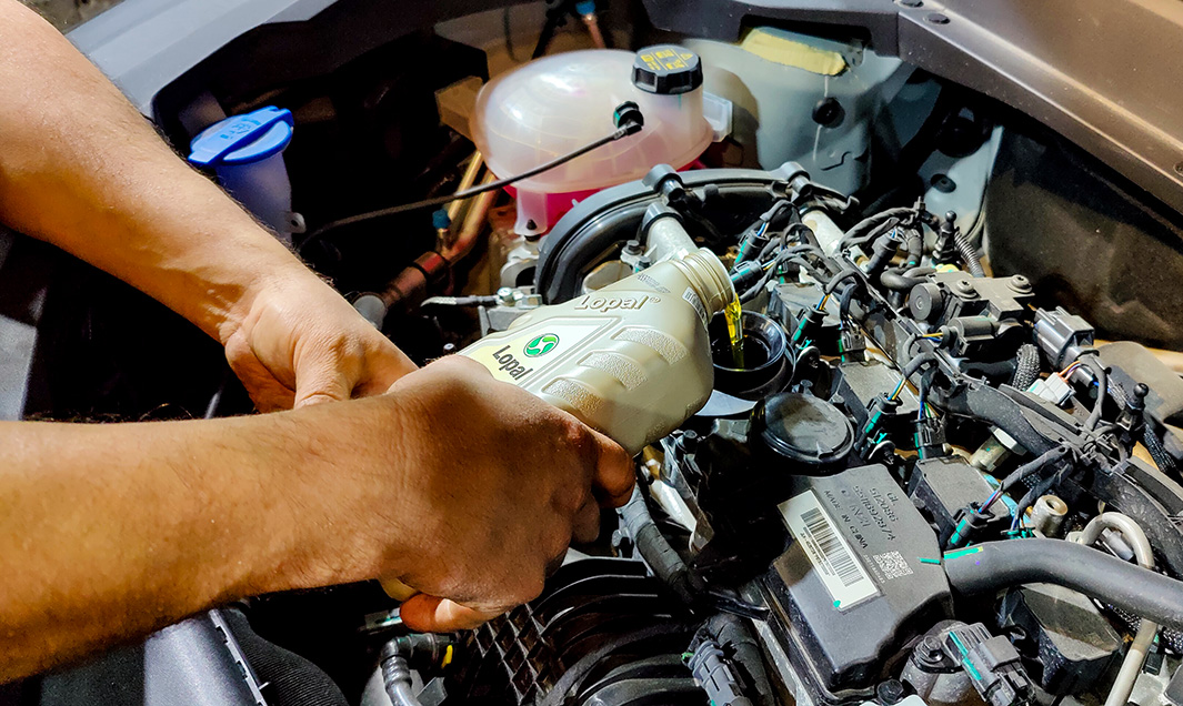 Замена масла в двигателе Джили