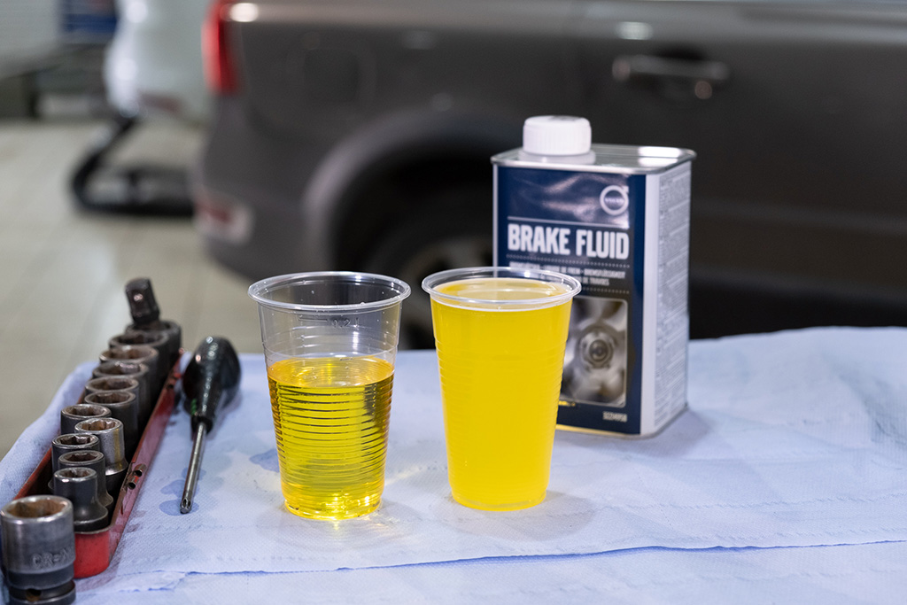 Старая и новая тормозная жидкость Geely