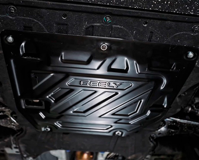Установка металлической защиты двигателя Джили (Geely)